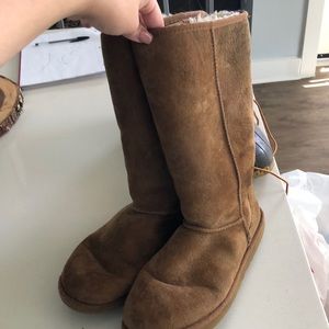 Tall Chesnut UGG boots!